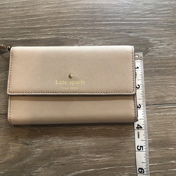 Kate Spade Beige Saffiano Leather Wallet Wristlet - Picture 5 of 14